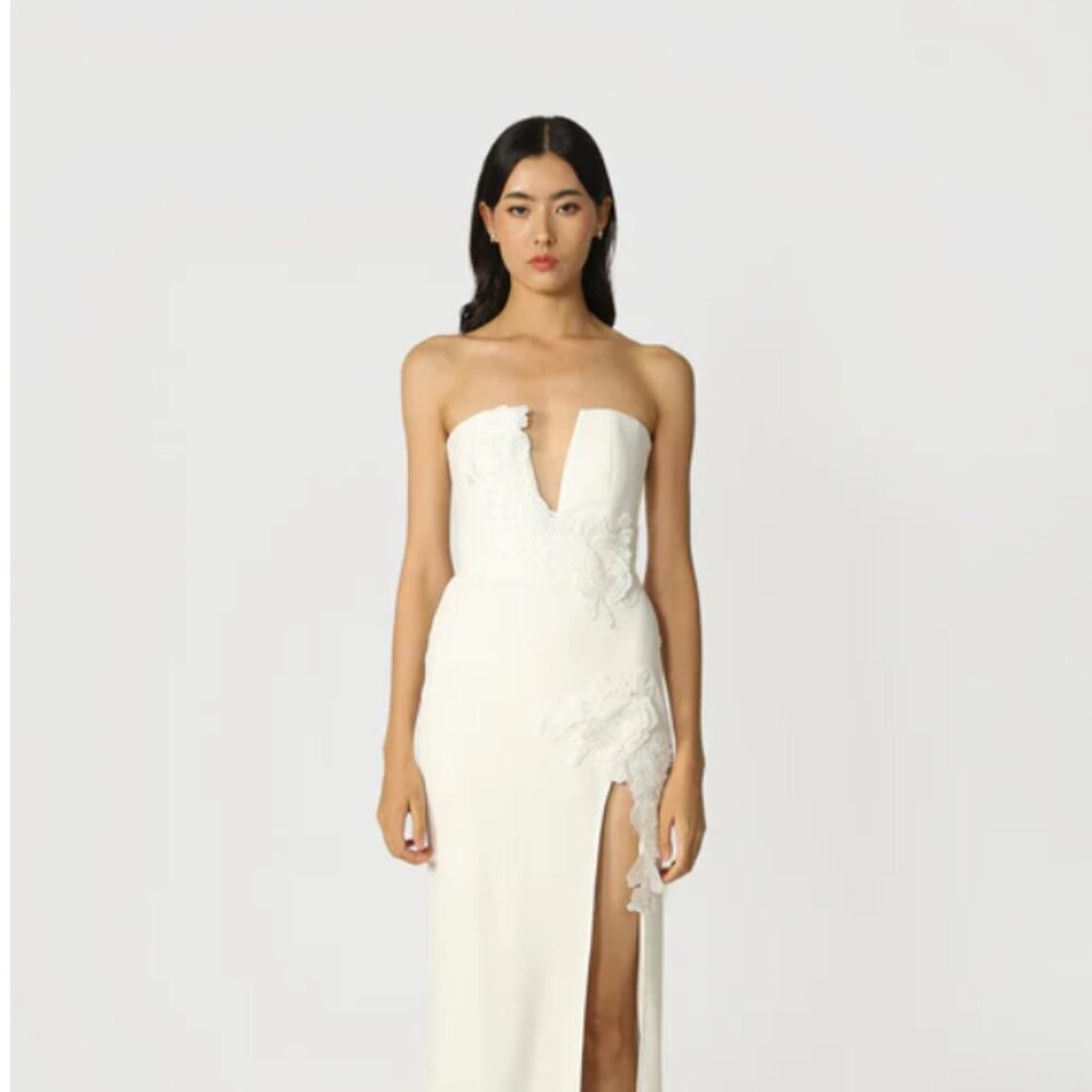 Elegant Strapless Evening Dress in Ivory